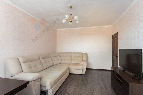 
   Продам 2-комнатную, 55 м², Героя Сарабеева В.И. ул, 9

. Фото 3.