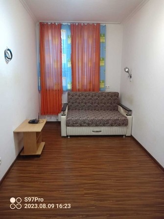 
   Продам 2-комнатную, 42 м², Кати Соловьяновой ул, 84

. Фото 1.