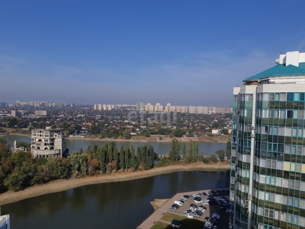 
   Продам 3-комнатную, 150.4 м², Кубанская Набережная ул, 31  1

. Фото 10.