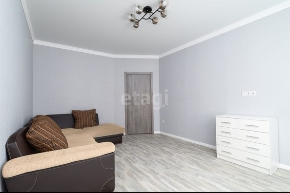 
   Продам 1-комнатную, 39.4 м², Героя Яцкова И.В. ул, 19

. Фото 3.