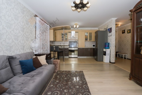 
   Продам 3-комнатную, 75.7 м², Вологодская ул, 4

. Фото 3.