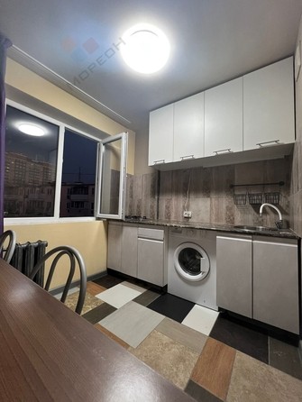 
   Продам 3-комнатную, 59 м², Айвазовского ул, 108

. Фото 6.