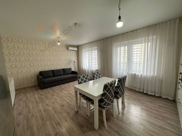 
   Продам 2-комнатную, 63 м², Героев-Разведчиков ул, 23/1

. Фото 2.