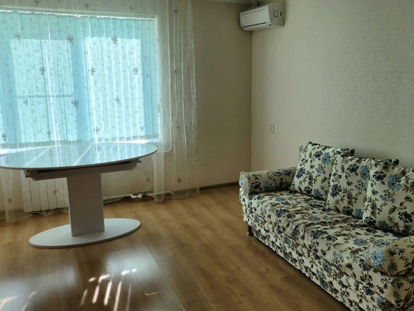 
   Продам 3-комнатную, 62 м², Парус мкр, д 4

. Фото 4.