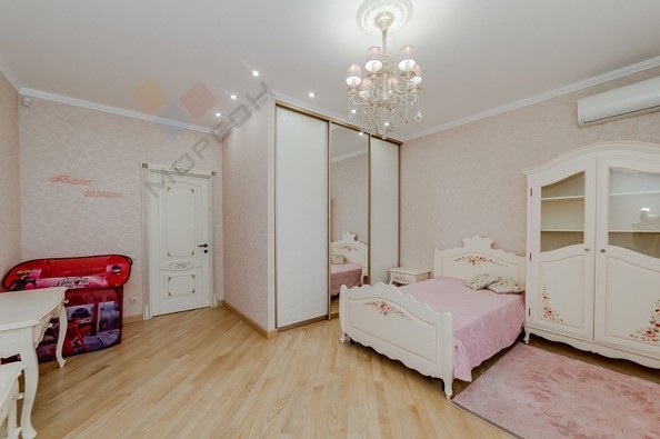 
   Продам 5-комнатную, 188.2 м², Дзержинского ул, 93/1

. Фото 7.