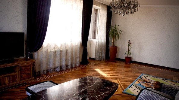 
   Продам 4-комнатную, 130 м², Кати Соловьяновой ул, 199

. Фото 5.
