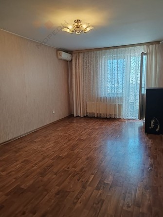 
   Продам 2-комнатную, 64.3 м², Героев-Разведчиков ул, 36

. Фото 2.