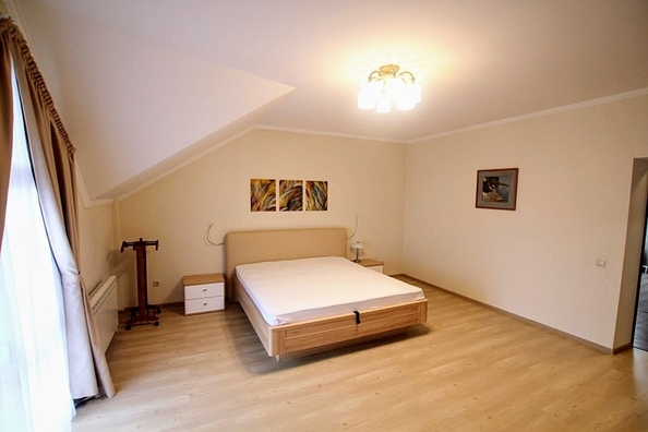 
   Продам 3-комнатную, 100 м², Крымская ул, 248

. Фото 5.