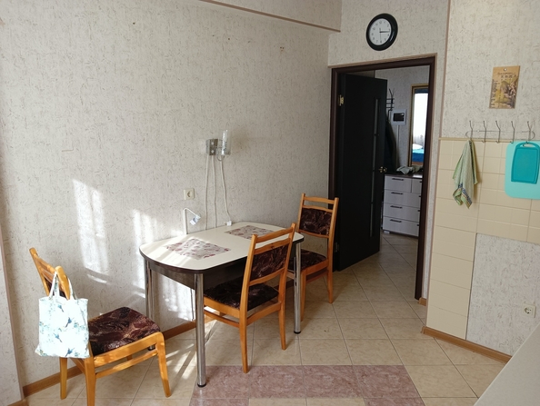 
   Продам 1-комнатную, 53 м², Омелькова ул, 28

. Фото 3.