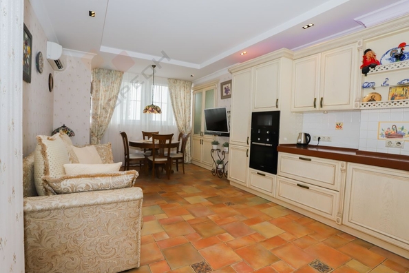 
   Продам 2-комнатную, 70.1 м², КИМ ул, 143/1

. Фото 1.