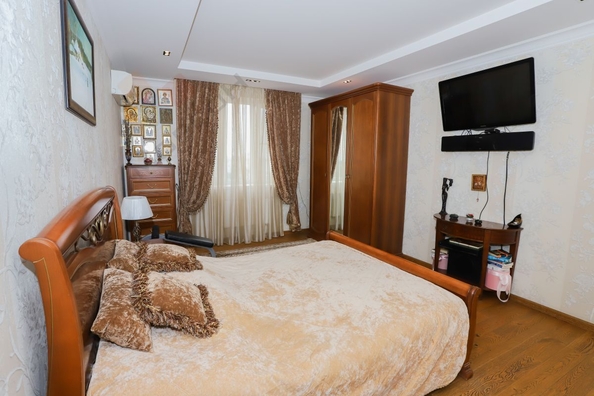 
   Продам 2-комнатную, 70.1 м², КИМ ул, 143/1

. Фото 6.