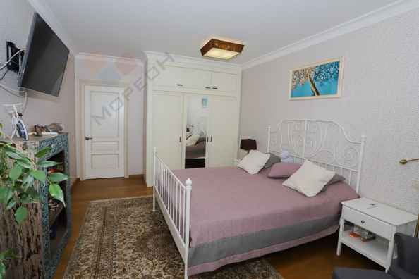 
   Продам 2-комнатную, 70.1 м², КИМ ул, 143/1

. Фото 8.