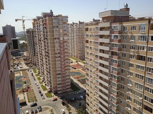 
   Продам 2-комнатную, 60.2 м², 40-летия Победы ул, 186к2

. Фото 19.