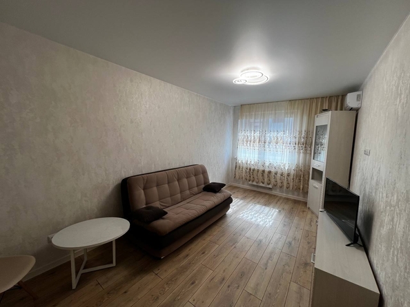 
   Продам 1-комнатную, 44 м², Омелькова ул, 93

. Фото 8.