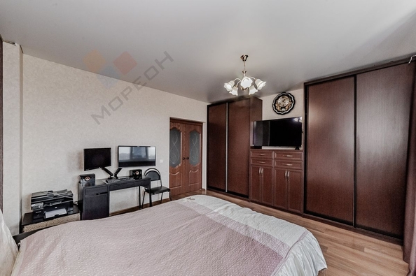 
   Продам 2-комнатную, 67.2 м², Александра Покрышкина ул, 2/2

. Фото 5.