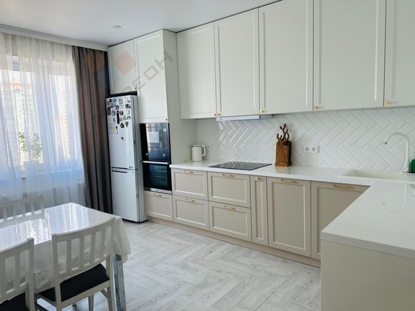 
   Продам 2-комнатную, 50 м², Героя Сарабеева В.И. ул, 5к5

. Фото 5.