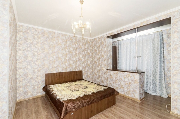 
   Продам 1-комнатную, 37 м², Самбурова ул, 207

. Фото 1.