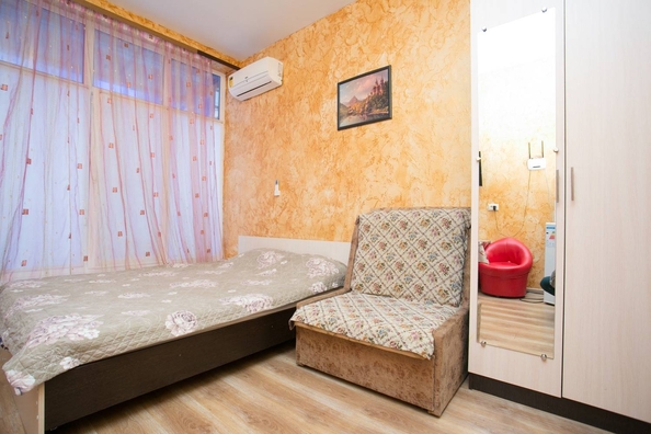 
   Продам 1-комнатную, 18.5 м², Просвещения ул, 153А

. Фото 2.