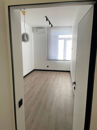 
   Продам 1-комнатную, 42 м², Возрождения ул, 17/1

. Фото 2.