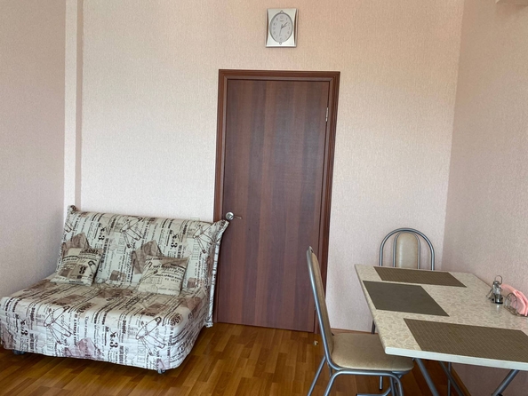 
   Продам 2-комнатную, 49 м², Просвещения ул, 84

. Фото 4.