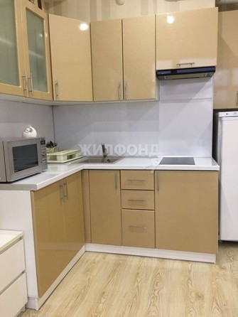 
   Продам 1-комнатную, 30 м², Полтавская ул, 30Б

. Фото 2.