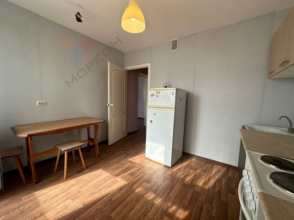 
   Продам 1-комнатную, 37.9 м², Генерала Трошева Г.Н. ул, 35

. Фото 3.