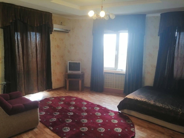 
   Продам 1-комнатную, 41 м², Верхняя Лысая гора ул, 27

. Фото 1.