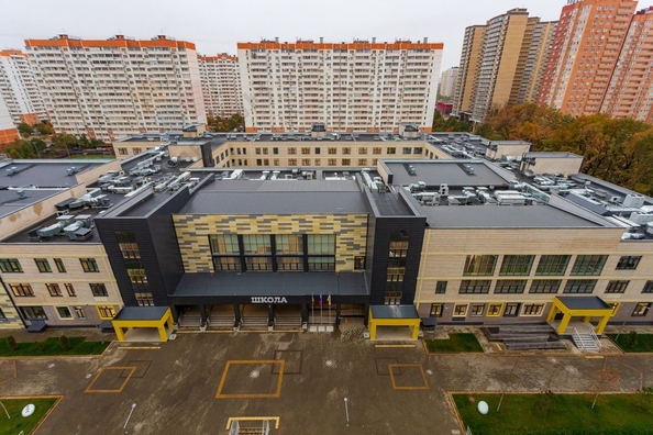 
   Продам 3-комнатную, 89.7 м², Героя Яцкова И.В. ул, 28

. Фото 28.