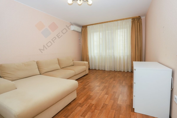 
   Продам 1-комнатную, 37.4 м², Героев-Разведчиков ул, 28

. Фото 1.