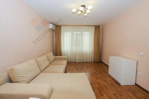 
   Продам 1-комнатную, 37.4 м², Героев-Разведчиков ул, 28

. Фото 2.