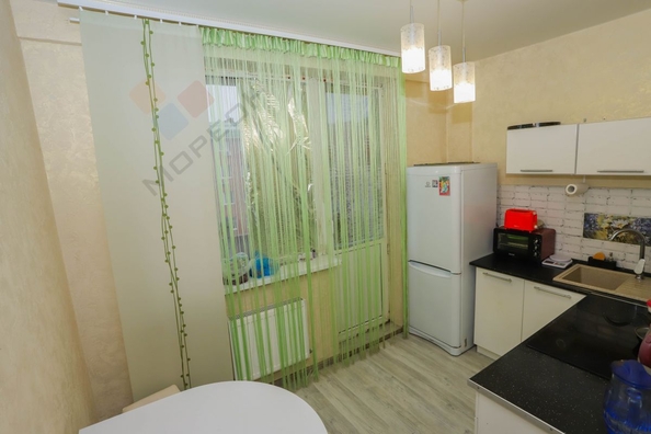 
   Продам 1-комнатную, 37.7 м², Сергея Есенина ул, 104

. Фото 2.