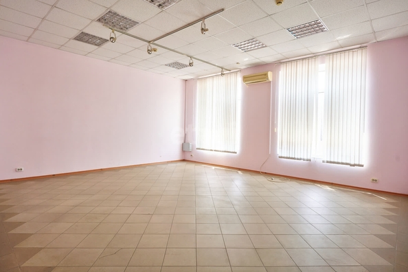 
   Продам офис, 585 м², Уральская ул, 136

. Фото 2.