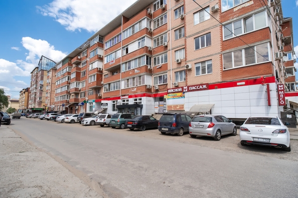 
   Продам торговое помещение, 27.6 м², Сергея Есенина ул, 100

. Фото 2.