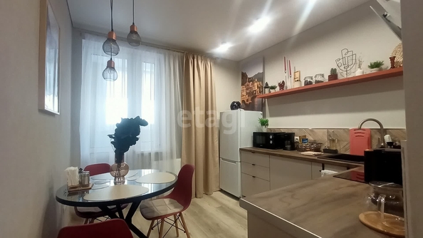 
   Продам 1-комнатную, 39 м², Заполярная ул, 39/10

. Фото 2.