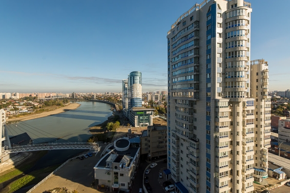 
   Продам 3-комнатную, 131 м², Кубанская Набережная ул, 37/11

. Фото 14.