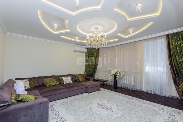 
   Продам 3-комнатную, 132.5 м², Кубанская Набережная ул, 37

. Фото 3.