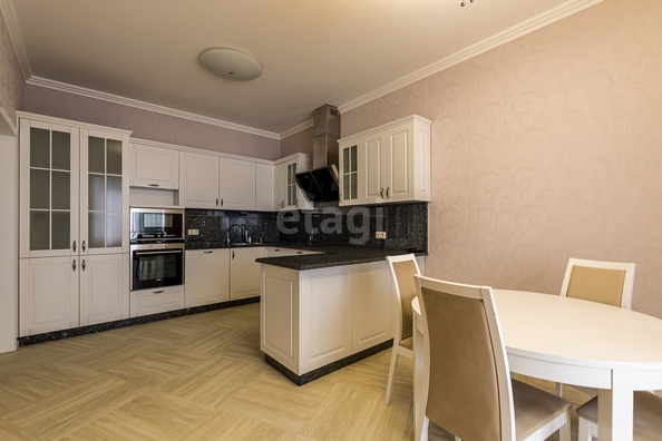 
   Продам 3-комнатную, 130 м², Кубанская Набережная ул, 37/11

. Фото 23.