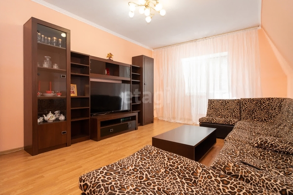 
   Продам 2-комнатную, 68 м², Ангарская ул, 1/7

. Фото 1.