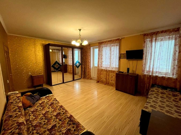 
   Продам 1-комнатную, 63 м², Омелькова ул, 20к6

. Фото 1.