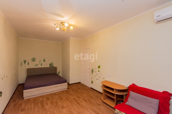 
   Продам 1-комнатную, 37 м², Валерия Гассия ул, 4/7к3

. Фото 2.