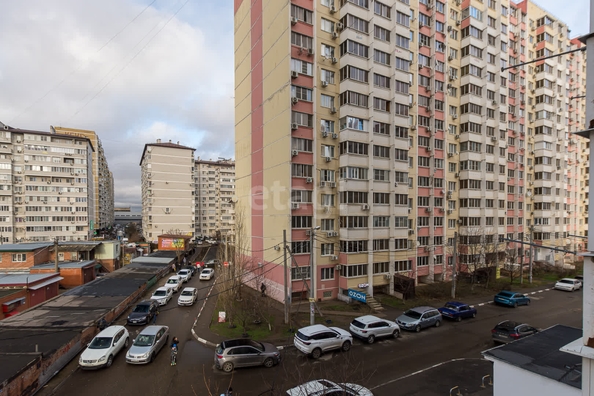 
   Продам 3-комнатную, 74 м², Ставропольская ул, 107/8

. Фото 12.