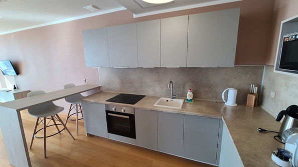 
   Продам 1-комнатную квартира, 98 м², Революции пр-кт, 3

. Фото 3.