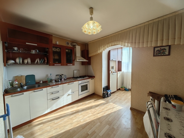 
   Продам 4-комнатную, 90 м², Крымская ул, 190

. Фото 2.