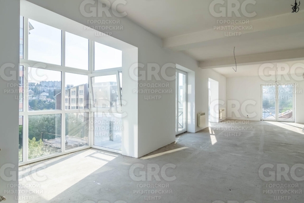 
   Продам 4-комнатную, 92 м², Клубничная ул, 1/14

. Фото 11.