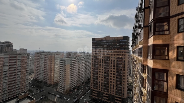 
   Продам 1-комнатную, 49.8 м², Гаражная ул, 87

. Фото 17.