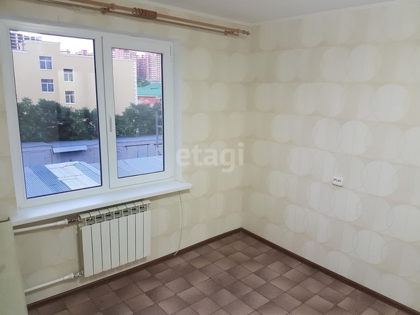 
   Продам 2-комнатную, 69.7 м², Севастопольская ул, 2/3

. Фото 2.