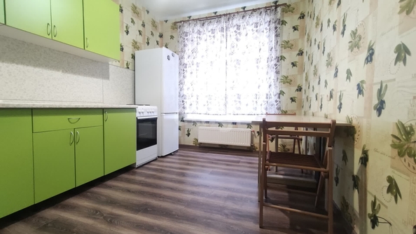 
   Продам 1-комнатную, 42 м², Лаврова ул, 8/5

. Фото 1.