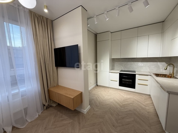 
   Продам 1-комнатную, 45 м², Героев-Разведчиков ул, 8/2

. Фото 10.