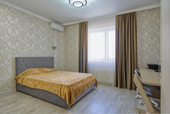 
   Продам 3-комнатную, 84 м², Архитектора Петина ул

. Фото 3.