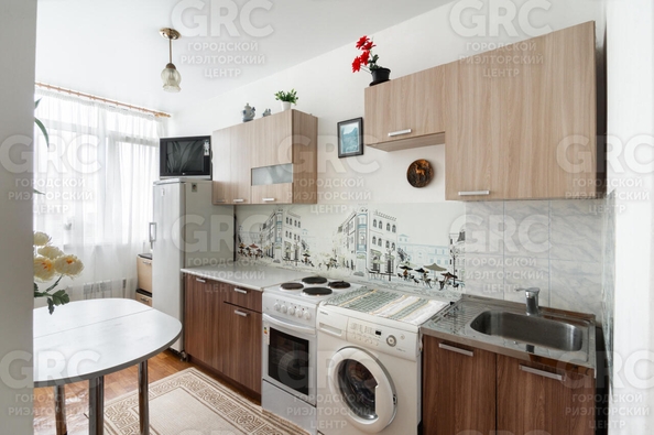 
   Продам 2-комнатную, 44 м², Вишневый пер, 85б

. Фото 2.